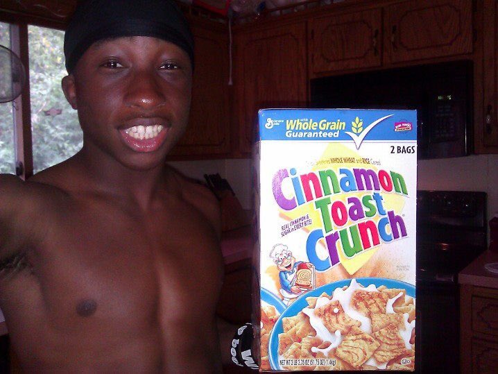 mikekwamz's tweet image. "Cinnamon Toast Crunch, part of a real nigga's breakfast" #RoastOfSel 😂