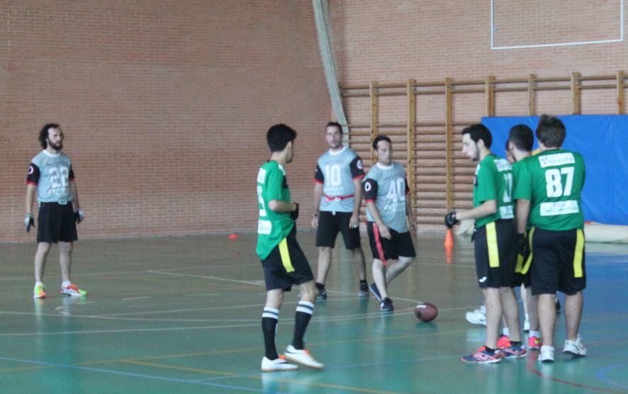 Vva_BlackStorks's tweet photo. Finalmente @GarrapatasF y @smilodonsflag serán los rivales en Fuenlabrada junto a @CuervosAtNVL el próximo sábado
https://t.co/iCzoQVjbje https://t.co/NkNFF9LwuD