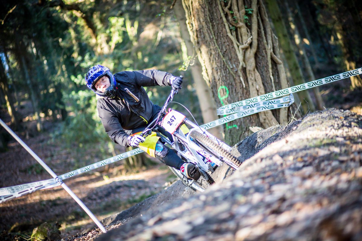 Chris_Paul's tweet photo. A brilliant weekend racing #minidownhill #Mountainbike #downhill #freezing https://t.co/ZcdiFzCsq2