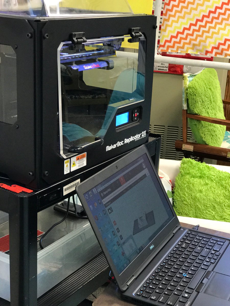 MeStarSosa's tweet photo. #Design, #Creation and #Curiosity are alive @LiveOakRRISD with our #3D printer! #good2beLOE #rrisd #rrisdtech @makerbotEDU https://t.co/e4vLr6WOq3