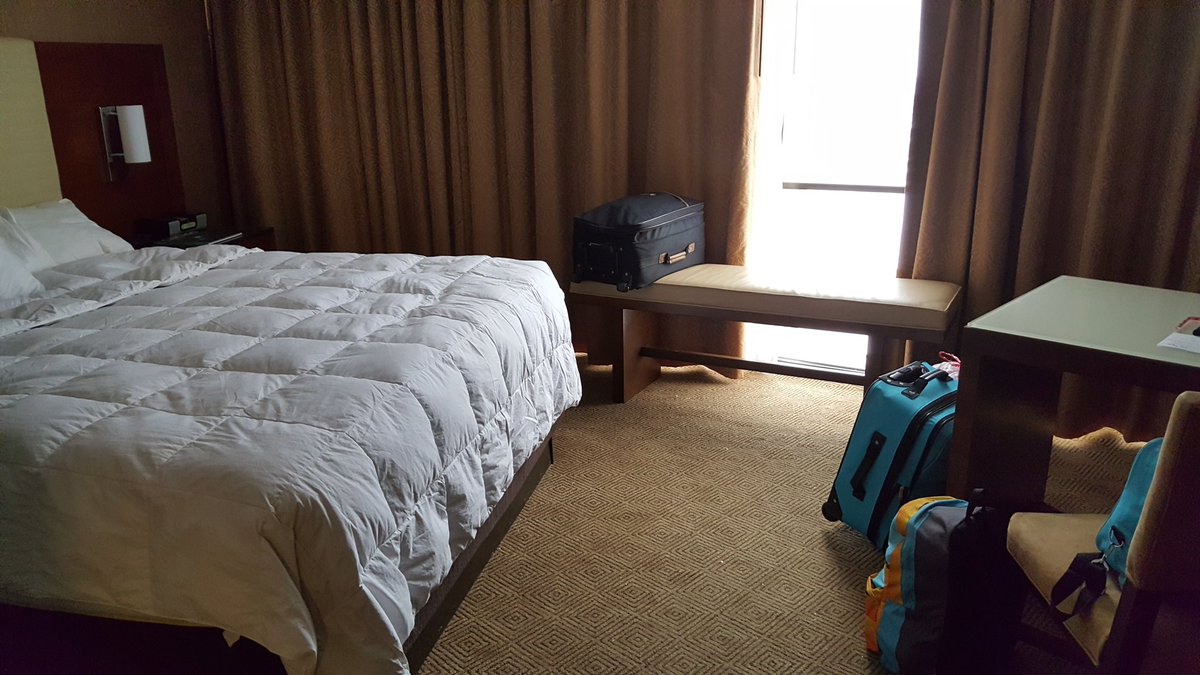 inksty's tweet photo. Room 1007 is the cleanest!! #Furfest #cleanestroom #Hyatt #HyattOHare <3 Thanks for a great stay!! https://t.co/qdFTFsgLfC