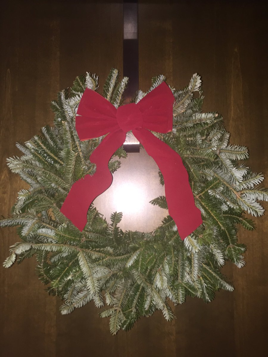 ChrisYoungMusic's tweet photo. Hey guys:) #ItMustBeChristmas https://t.co/byY8OSaUHt
