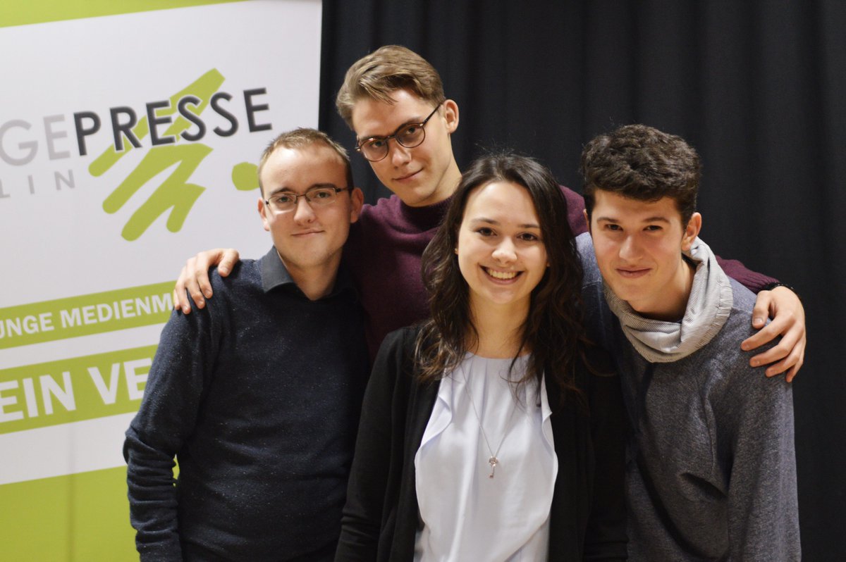 ...und so sieht er aus, der neue Vorstand der Jungen Presse Berlin! Wer photoshopt <a href="/luec/">Lukers</a> noch rein? /hn