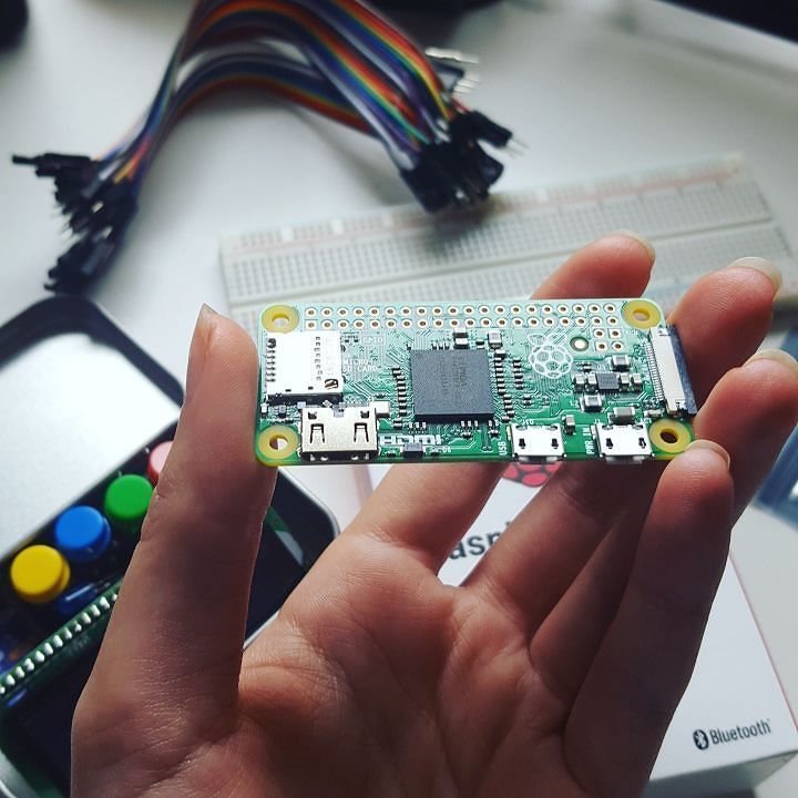 Let the teeny tiny projects begin! 
so prety ☇🔧🤓🔧☇
#raspberrypi #zero #project #beginnersengineering #atinycomputer…