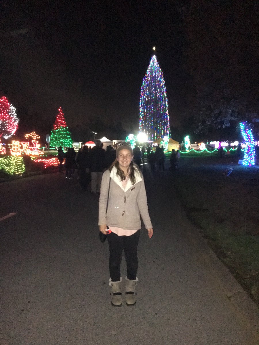 seadler_g's tweet photo. I went to Fantasy of Lights walk yesterday 🎄🎄🎄🎄🎄🎄🎄 https://t.co/VS5w96MfSi