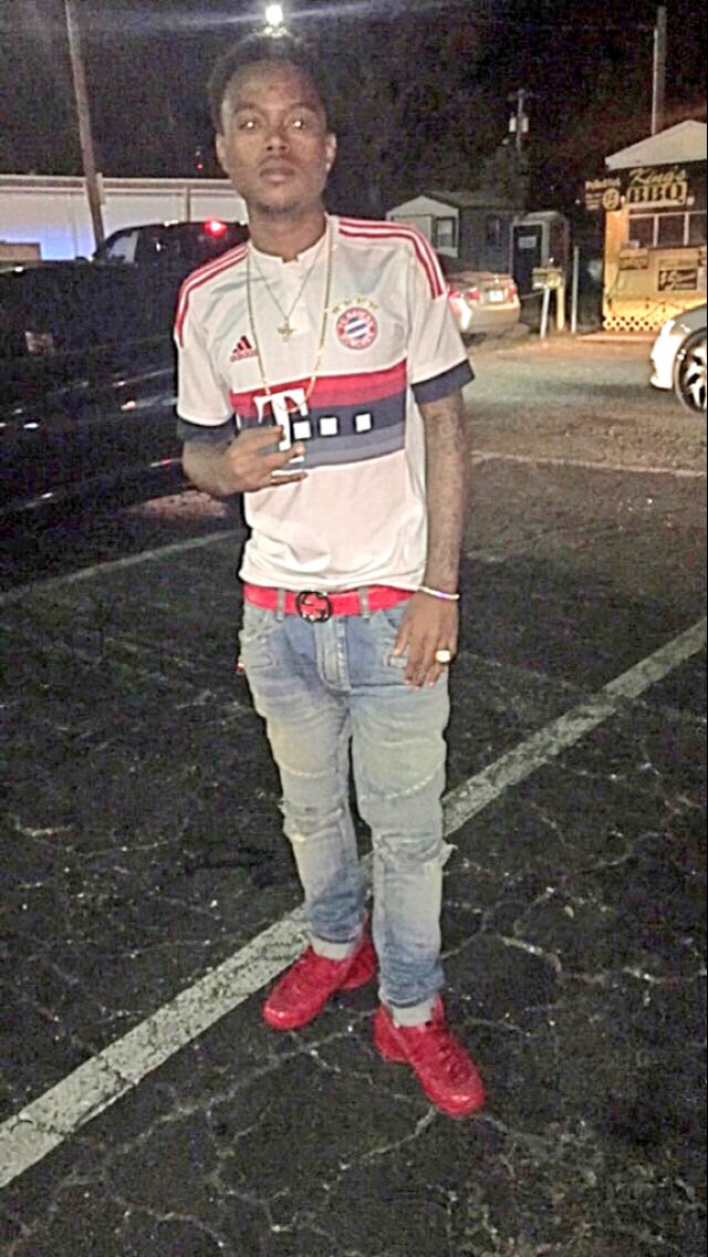 MoneyMan_Leak's tweet photo. I dare a pussy nigga to put his hands on me βοΈπ΄π #coliseumfridays https://t.co/8nuRfRvOul