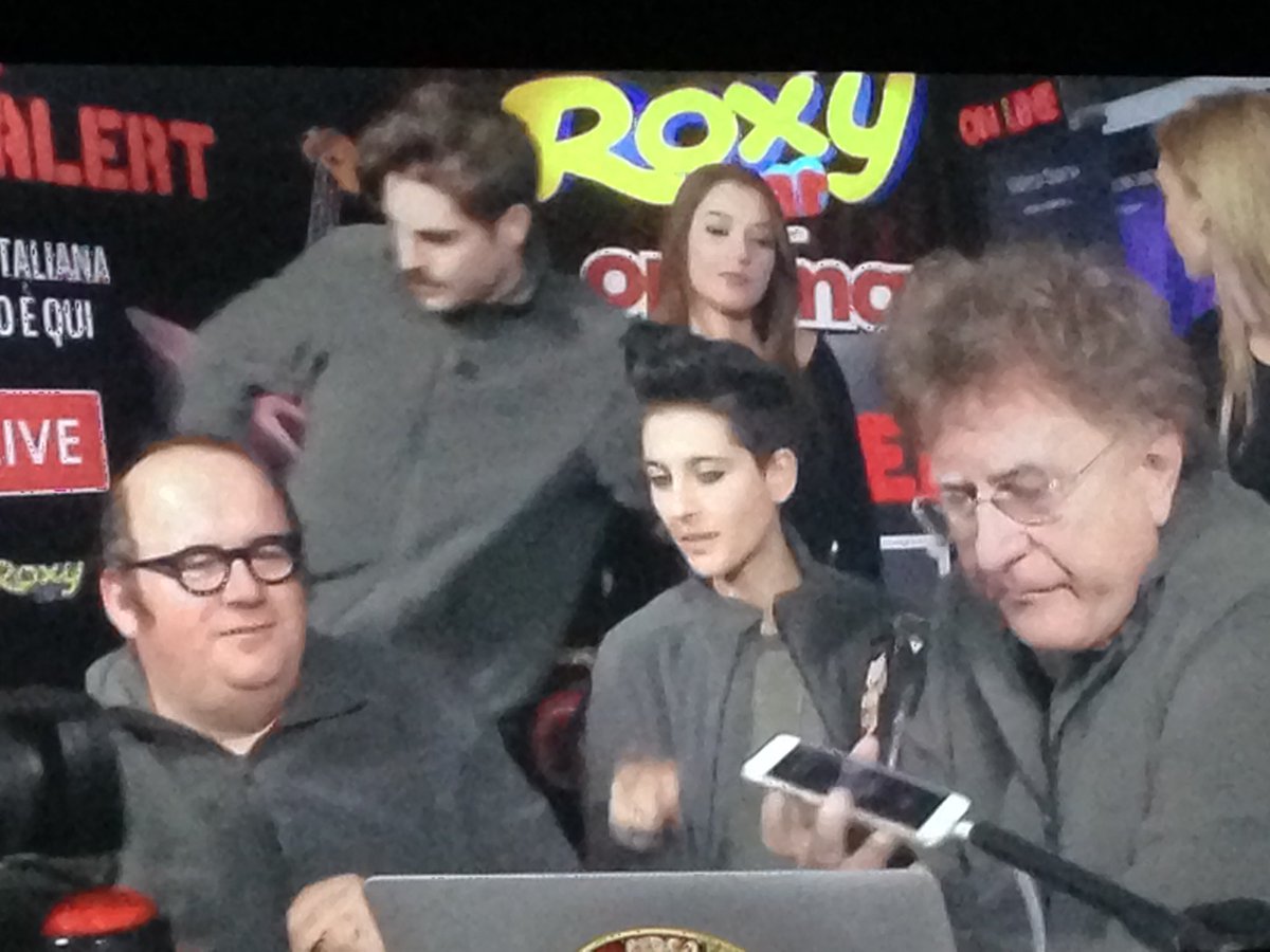 GiovanniVerdoli's tweet photo. Bella puntata di #OptimaRedAlert, brava #SamuelaSchiliro! Divertenti #GianniFantoni, #AntonellaLoCoco, #Simons e #ValerioScanu a telefono!👏🏻 https://t.co/DUcNieWJsw