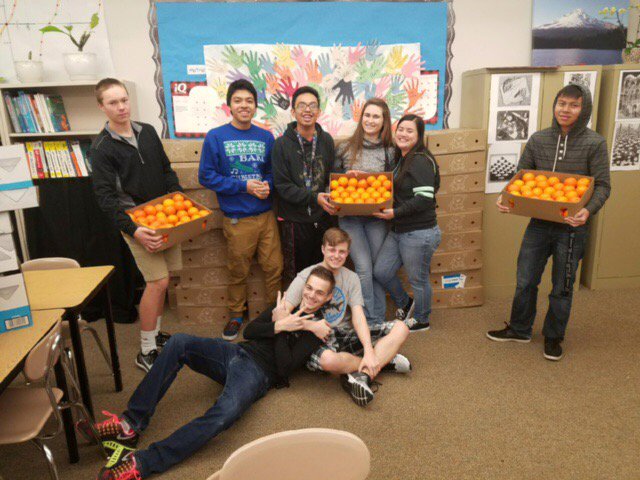 EgreenPride's tweet photo. EHS Math Club met their goal of selling 1 ton of oranges (100 boxes, 20 lbs each)! Thanks everyone! #UWMathDay #math https://t.co/ux6tyP7ncw