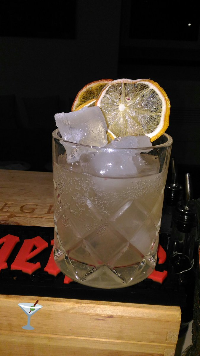 BarmanGiuseppe's tweet photo. #twist al #brumble con liquore al pino mugo affumicato alle pigne selvatiche
#cocktails #mixologist https://t.co/TYoblNFxab