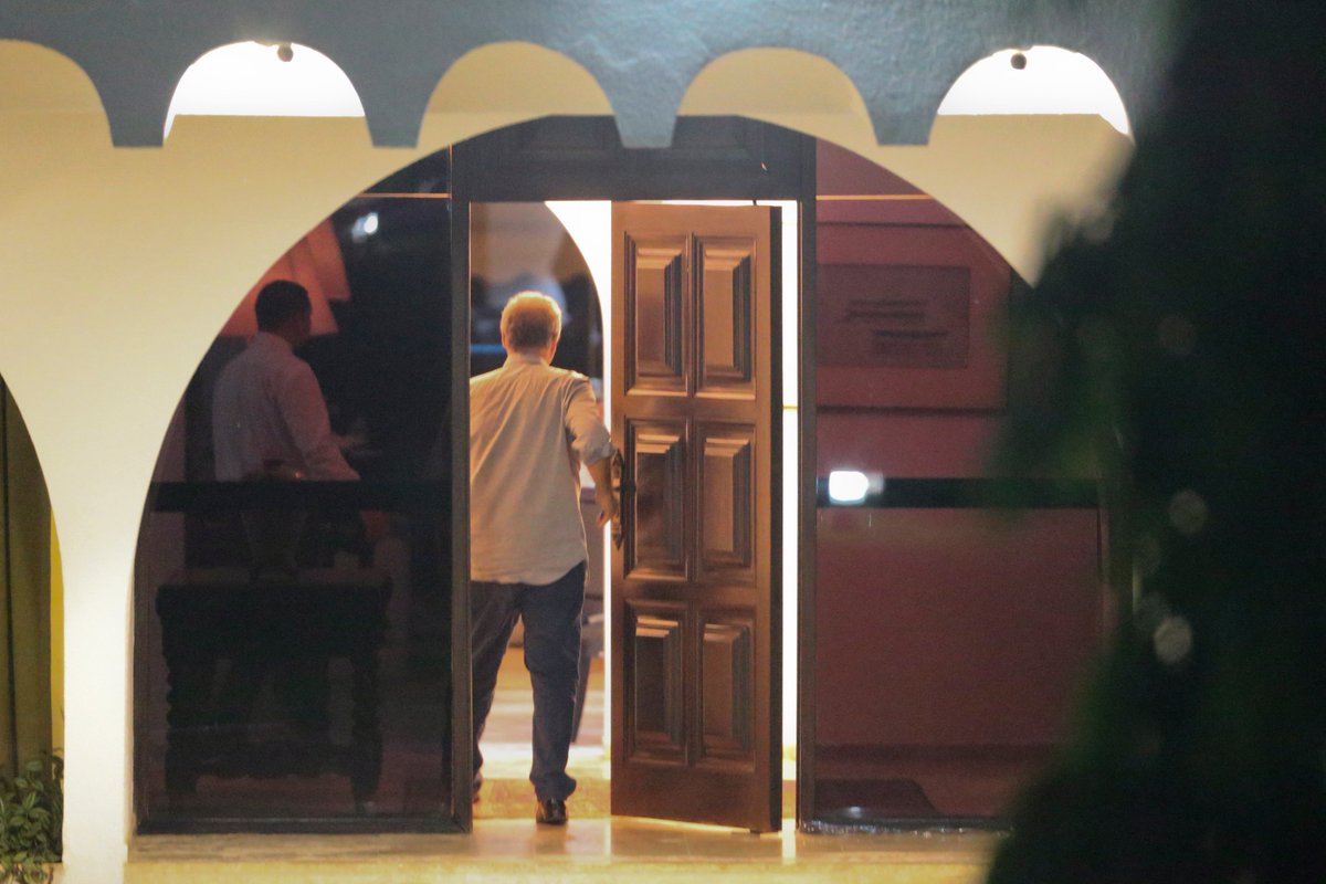 OGloboPolitica's tweet image. Renan se recusa a receber notificação do STF sobre afastamento da presidência do Senado. glo.bo/2g3LlQg