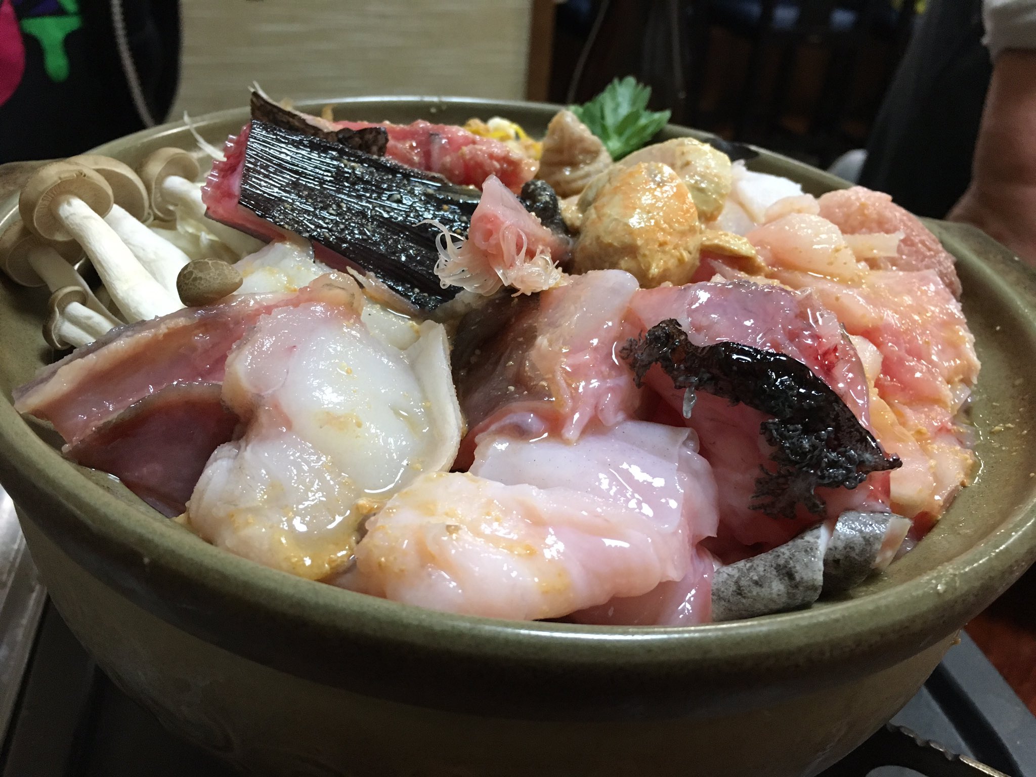 遊佐亮介 大洗にて あんこう鍋 あんこうの唐揚げ そして黒ムツ やばすぎる あんこう鍋は最高の魚鍋だし 黒ムツ定食はこのボリュームで2980円 都内で食ったら倍かかるとのこと 初高級魚 最高でした T Co X9xiz6ekxk Twitter