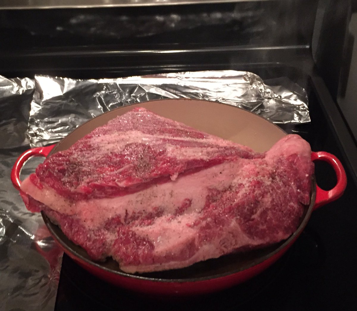 epmaxpowers's tweet image. Browning brisket #anattempttoattheveryleast #culinaryproblems