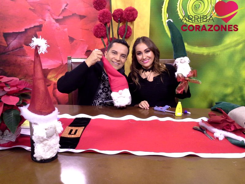 ACorazonesTV's tweet photo. @marteenortega #ChefAle @DelanRose #AsesoríaLegal ellos son parte de #ArribaCorazones cada uno aportando conocimientos para nuestras muñecas https://t.co/2l6LtRf947