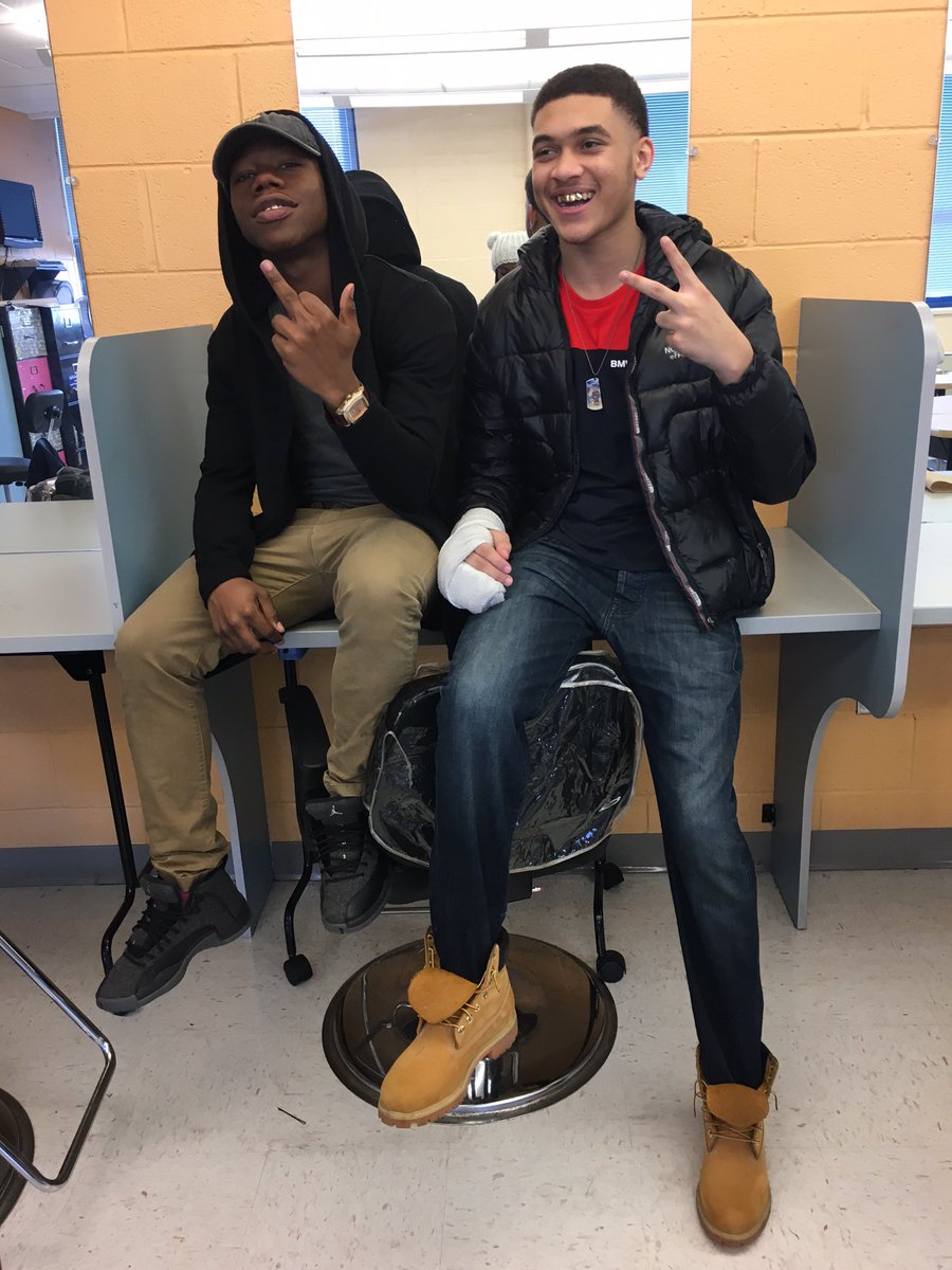 ABMBANNIES's tweet photo. U ont like our style u goofy💸💯🤑@1Kuran_10Bands https://t.co/D9EOQum1q7