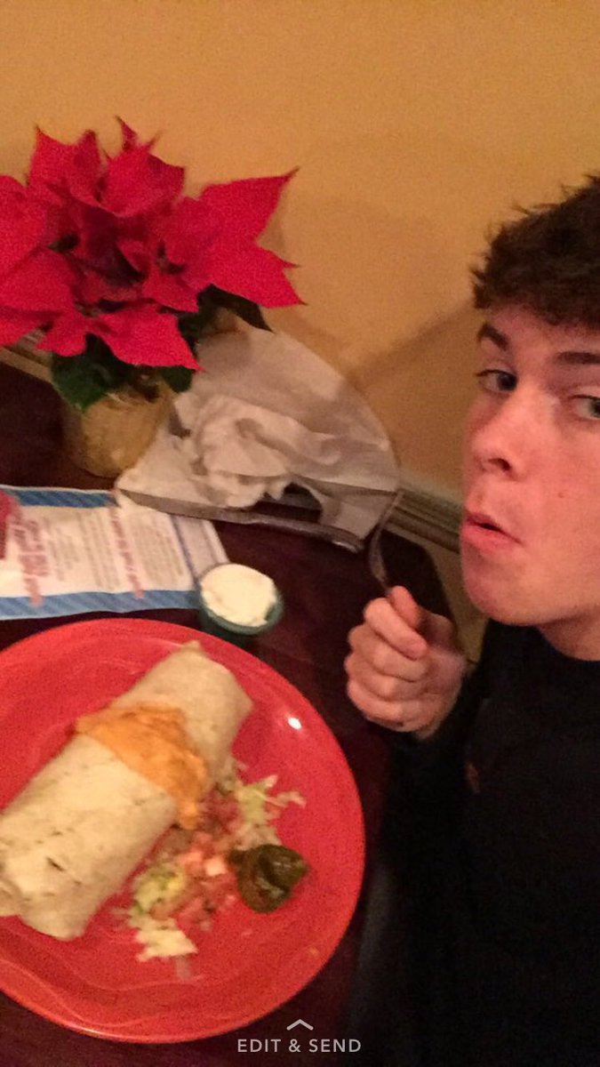demartjo's tweet photo. #letstacoboutprom #finedining @Marisa_Mathias #jajajajaja https://t.co/j1yrcfJx4i