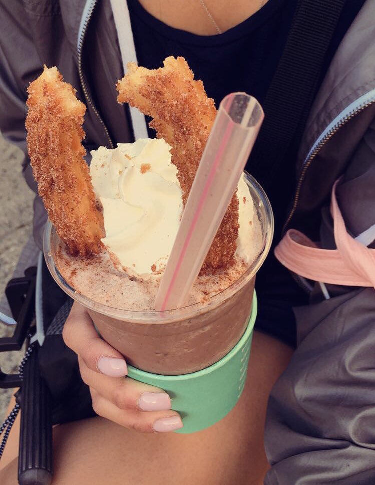 vand8n's tweet photo. Adventures on the Hollywood strip w/ my beautiful girl @francescaarob 🏙👭💞#MuseumOfBrokenRelationships #HWDplaza #streetchurros #pokinometry https://t.co/4Hzaf31SVU