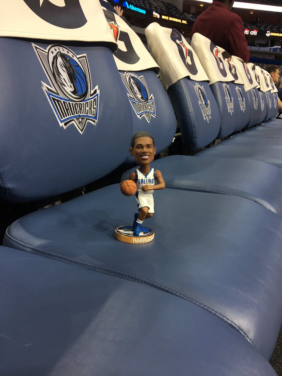 #BarnesBobble has made his way to the bench!! #MFFL https://t.co/xbl6vBwTJ0
