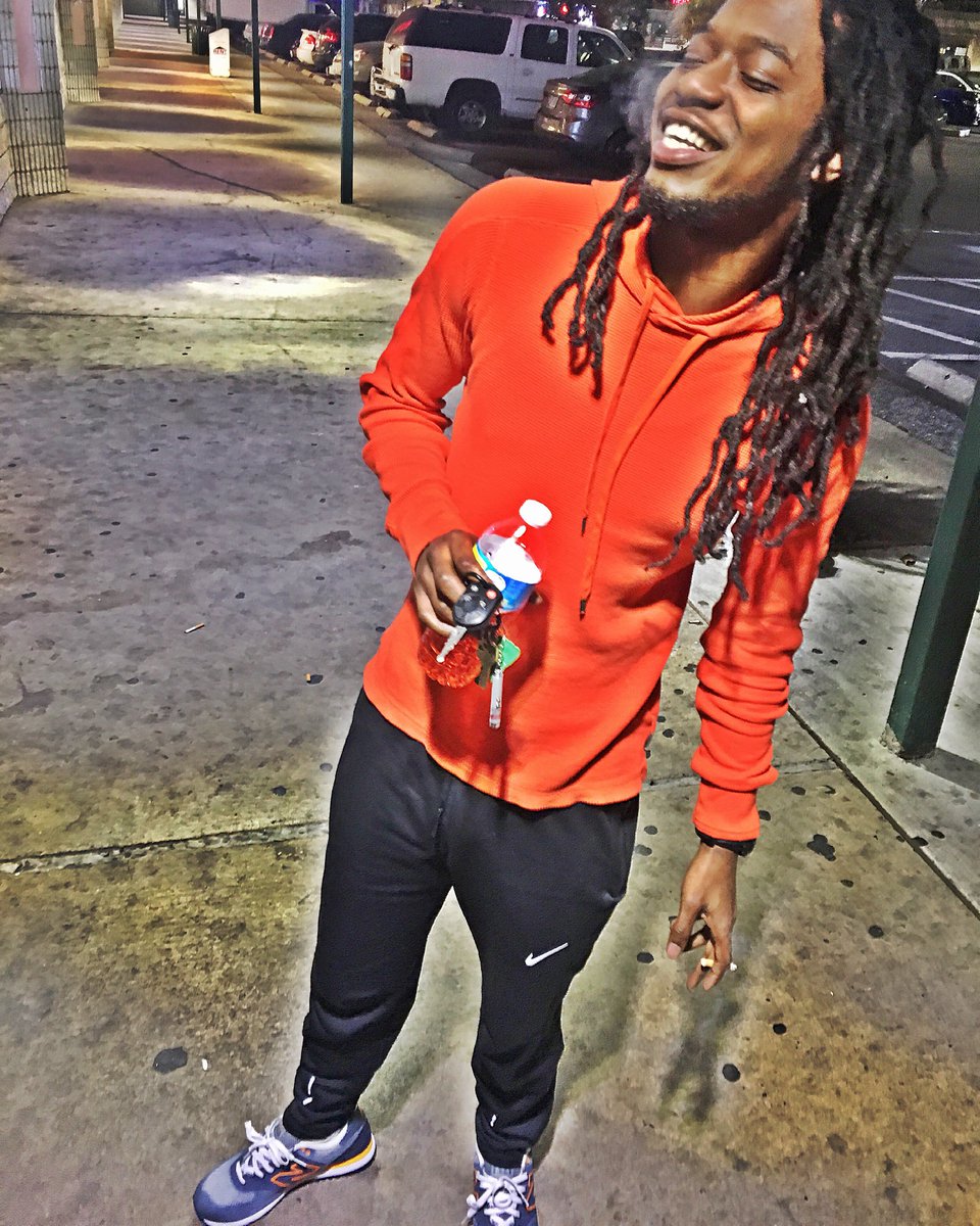 FriggJameZ's tweet photo. ⌚️ #720oCLOCK® ⏰ 

👐🏾👑 #WheaWeAtLulWEAT™ 👑👐🏾 

🗣 #fRiGgSayDat™ 🎈 https://t.co/4SkFQESB77