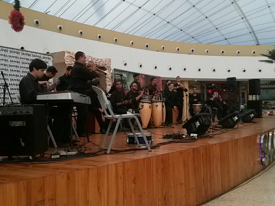 ananasita's tweet photo. Ensamble de Percusión de @PEEBARQUISIMETO en @tusambilbqto  @Gabomci @gfloresbqto Gabriel Tirado https://t.co/tE8TWXMhTt