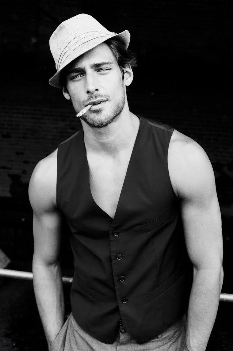 Damn he is good looking

Not to be narcissistic or anything