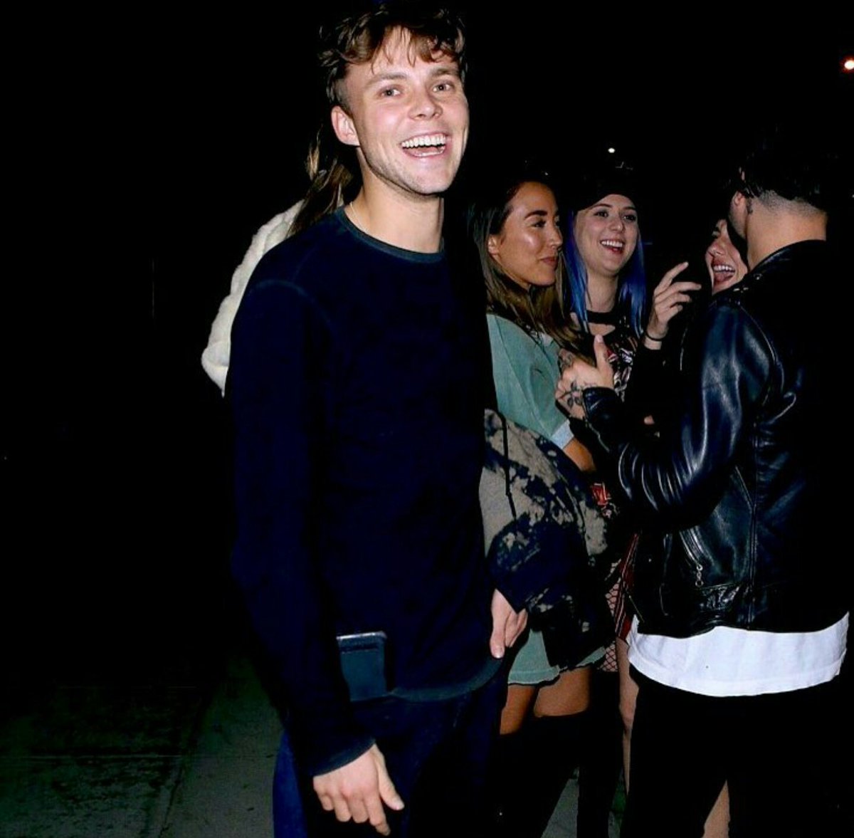 5soswith_fans's tweet photo. I weź tu spróbuj się nie zakochać 😍😍 https://t.co/aNn1CsCUsX