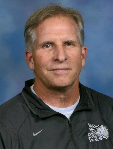 Bob Klausing receives LS R-7 Learning for Life Award for December. #r7proud ow.ly/gZgk306J5Oe