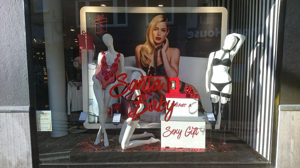 <a href="/DeniseDkastanja/">Denise kastanja </a> @AnouckNoordover <a href="/Margreetvr/">Margreet</a>🎀Alphen is ready for christmis🌲