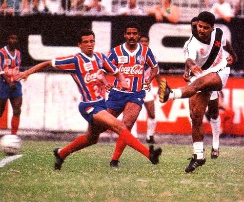 OldFootball11's tweet photo. #Ailson, Marco Antônio #Boiadeiro and #Claudir during the match #Vasco v #Bahia (1989). https://t.co/7Dc0B7P8lV