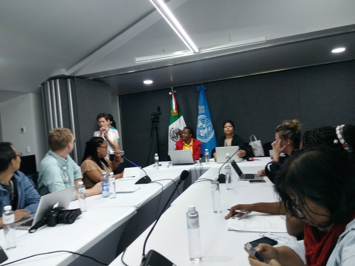 LIRNEasia's tweet photo. #igfacademy @helanigalpaya on #ZeroRating #IGF2016 https://t.co/sjLmcxY3EW