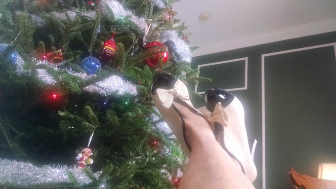 Thank-you John for these shoes. I love them!!!! https://t.co/sb1JwU6dbP