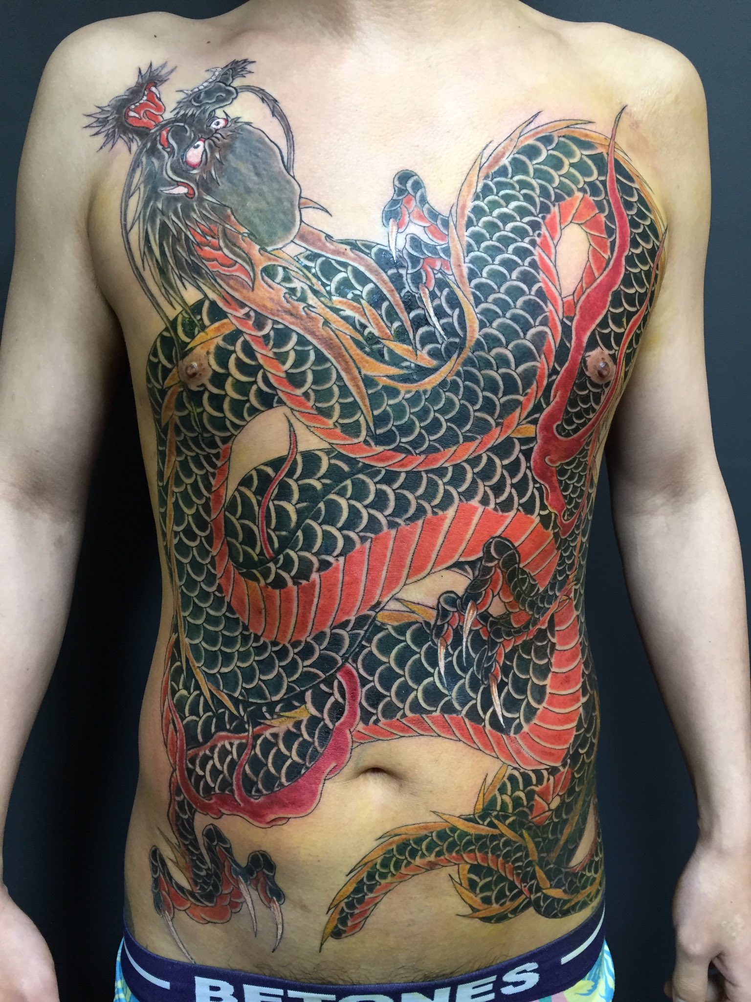 竹垣悟 Ryukeitattoo 胸にこれだけの 入れ墨 は珍しいですね 迫力のある いい 竜 です Twitter