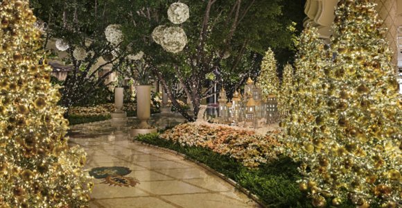 Walking in a WYNNter Wonderland bit.ly/WYNNter cc: <a href="/WynnLasVegas/">Wynn Las Vegas</a> <a href="/WynnSocial/">Wynn Social</a> <a href="/EncoreLasVegas/">Encore Las Vegas</a> #WYNNterWonderland #Vegas #Wynn