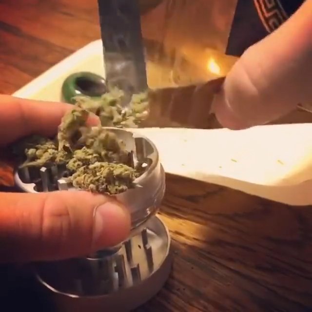 SoWeedFR's tweet photo. LE Grinder Conique Spécial Pipe et Bang ! Like si toi aussi t'en veux un : https://t.co/2WNa8X1P3T ! #Frinder #Cannabis #Weed #Marijuana https://t.co/GTxUSstB6w