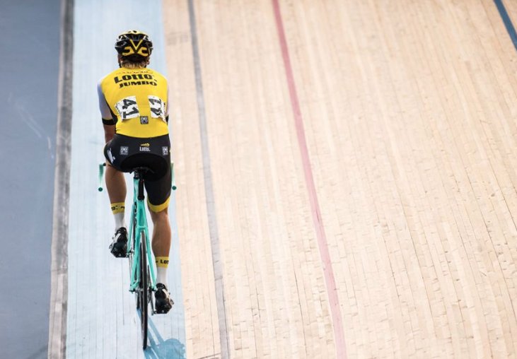 vismaleaseabike's tweet photo. Check out our Facebook-gallery with pictures of @DennisvanWinden and @SLammertink at the Lee Valley Velodrome.  https://t.co/NXl26bAPxZ https://t.co/O6pe9AZWNh
