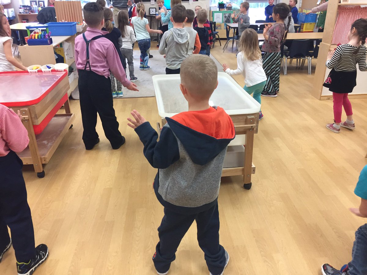 K2Wellesley's tweet photo. Reminder!: our holiday concert is 3 sleeps away!!  Kindies go on at 11:35 am in the gym!  we've been practising &amp; can't wait to show you! https://t.co/tcbIFMd7lp