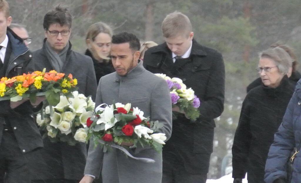 essaarGP's tweet image. Lewis Hamilton heavily criticised for not attending the #autosportawards... He was in Finland for Aki Hintsa’s funeral.  #F1 @reaganpeet