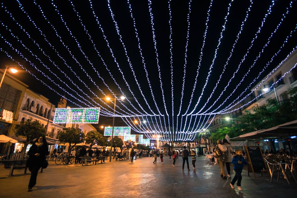 CiudadUtrera's tweet photo. ¡Ya hemos encendido las primeras luces de #Navidad! 

#NavidadEnUtrera https://t.co/4fkSUpop1i