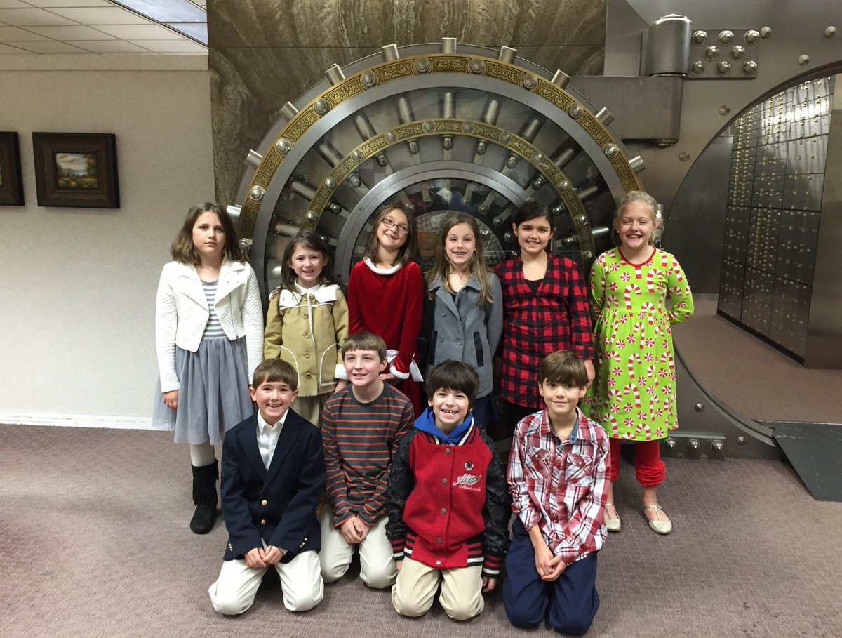 MrsPippensQUEST's tweet photo. #learningonlocation at @YourCNB Thanks Mrs Kristi! https://t.co/V1QKvHRGwz