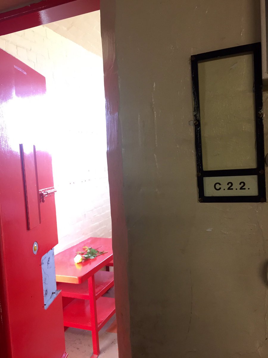 LucyPhillipsArt's tweet photo. Very moving to stand inside #OscarWilde's cell, where he was incarcerated between 1895-1897 #InsideHMPReading #Gaol #C33 https://t.co/qOgW09UhDg