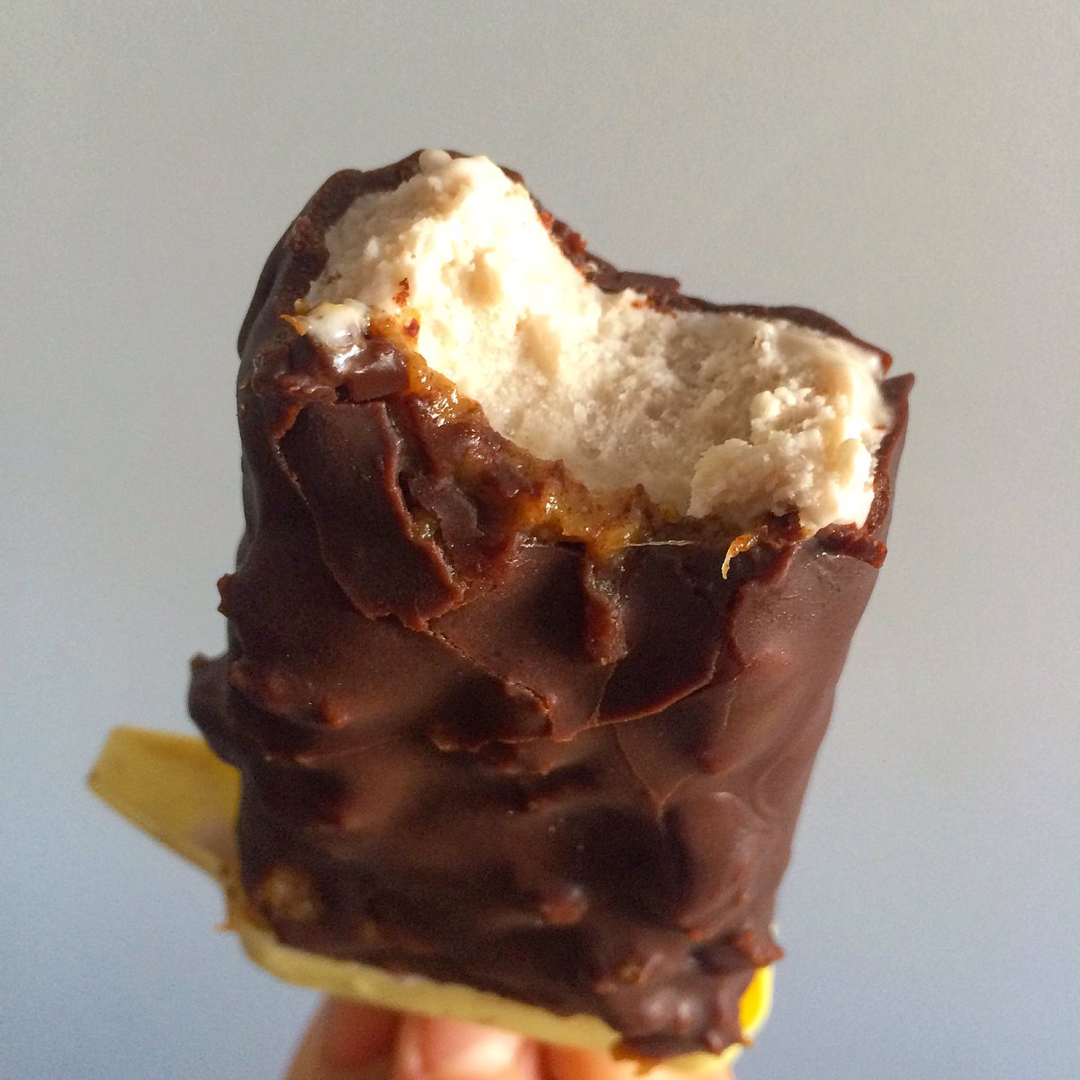 TheFoodieChain's tweet photo. Think it's time to make another batch of these 'Magnum Egos' 😍 | #glutenfree | #dairyfree | #vegan | #cleaneating | #nicecream | https://t.co/zdwyrn4EQy