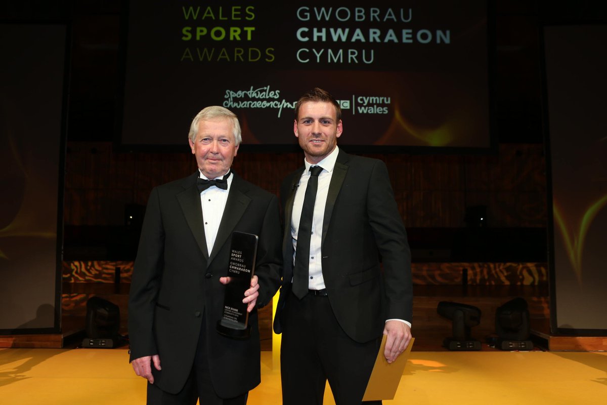 sportwales's tweet photo. 40 years and still going.
Grassroots cricket legend Nick Evans receives the community lifetime achievement award.
#WSA2016 https://t.co/HhSgWPcZWG