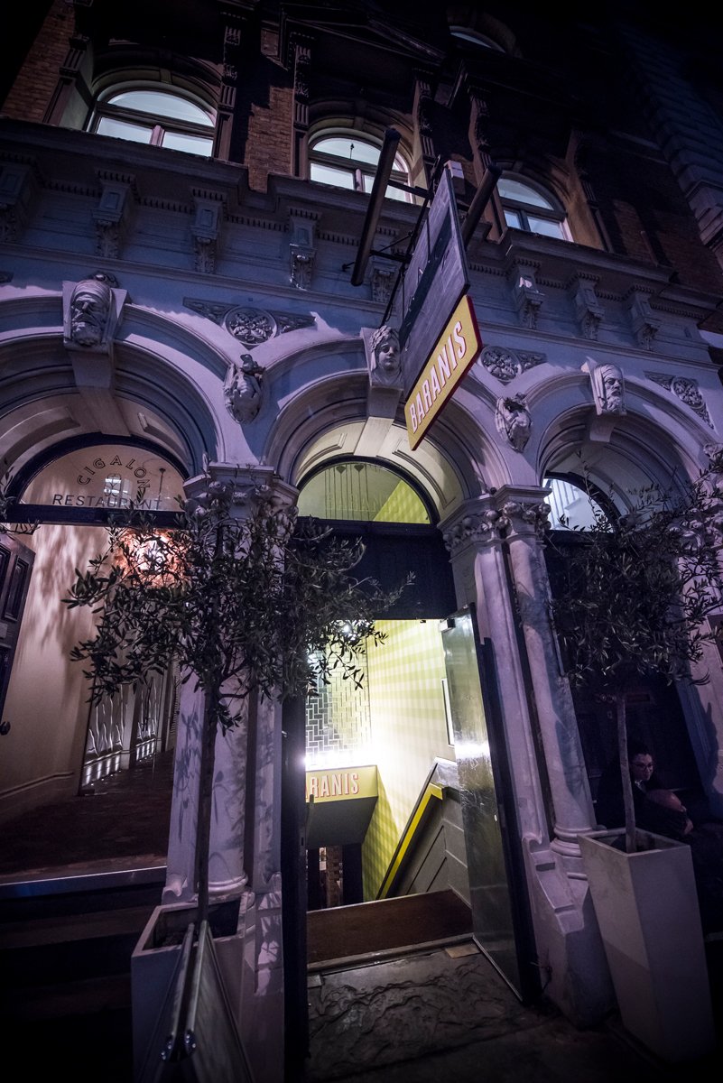 ShaneFinnProTog's tweet photo. Visited @Baranis_London , gem of a bar shooting 4 @VOUZ_Magazine review of @londonsvaults #cocktail #vouzmagazine #bar #london #silvervaults https://t.co/QgQUO9CCQW