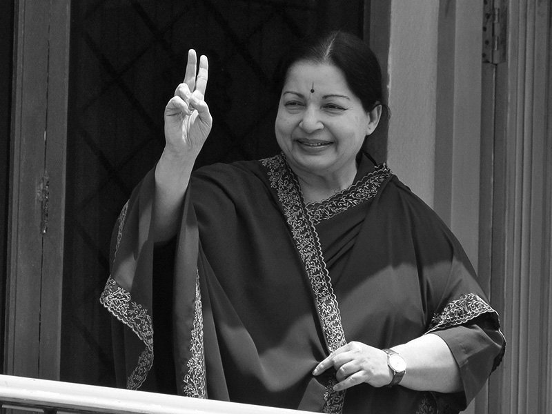 i_anbuQueen's tweet photo. Amma has created a political saga that is that is to cherished for Generations. You left us too soon amma RIP #Jayalalithaa #RIPamma 💔😥😰🙏🏽 https://t.co/gdY0mWHG0g