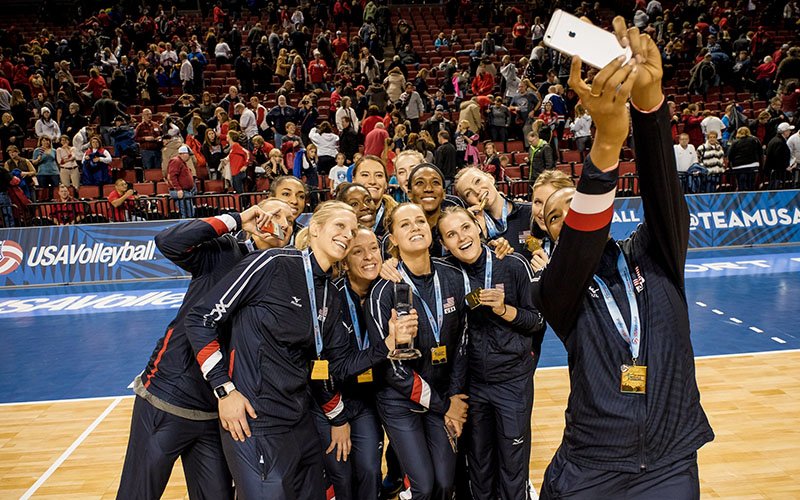 usavolleyball's tweet photo. #USAVwnt season-ending stats & awards plus team news from all corners of the globe highlights latest #USAVupdate. https://t.co/9uijfigD8F https://t.co/SdffGSEZsi