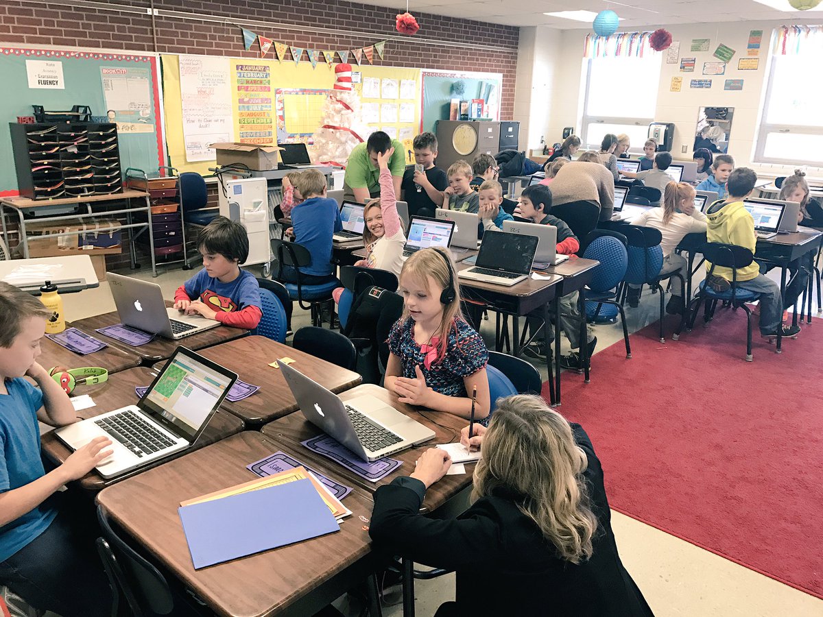 MrKeitges's tweet image. Great day to be a Panther! 2016 Code Iowa Technology Award. #NStarPride #KCSDPride @DrakeUniversity @IowaSTEM #CodeIowa @tyler_pearson7