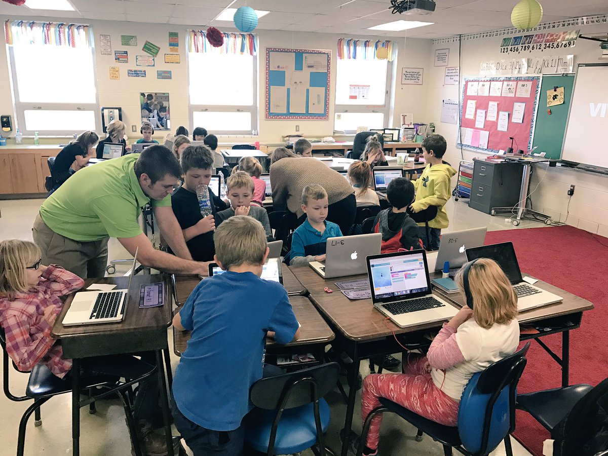 MrKeitges's tweet image. Great day to be a Panther! 2016 Code Iowa Technology Award. #NStarPride #KCSDPride @DrakeUniversity @IowaSTEM #CodeIowa @tyler_pearson7