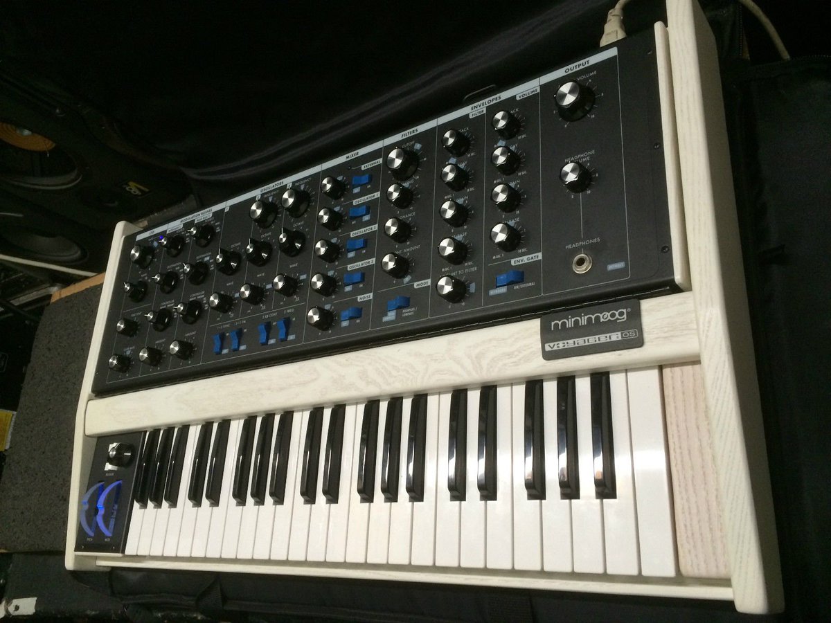 ARMENSNYC's tweet photo. Moog Minimoog Voyager Old School Custom White wash / black panel / blue LEDs Analog Synth https://t.co/aq4aFHv7El #minimoog #voyager #synth https://t.co/78CoIe5Nyo