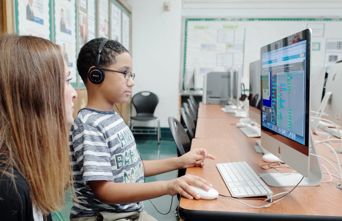 NYCSchools's tweet photo. Deputy Chancellor @PhilWeinbergDOE joins students and educators @BrooklynArbor to celebrate #CSEdWeek. Exciting to see #CSforAll in action! https://t.co/wLSOg8urwA