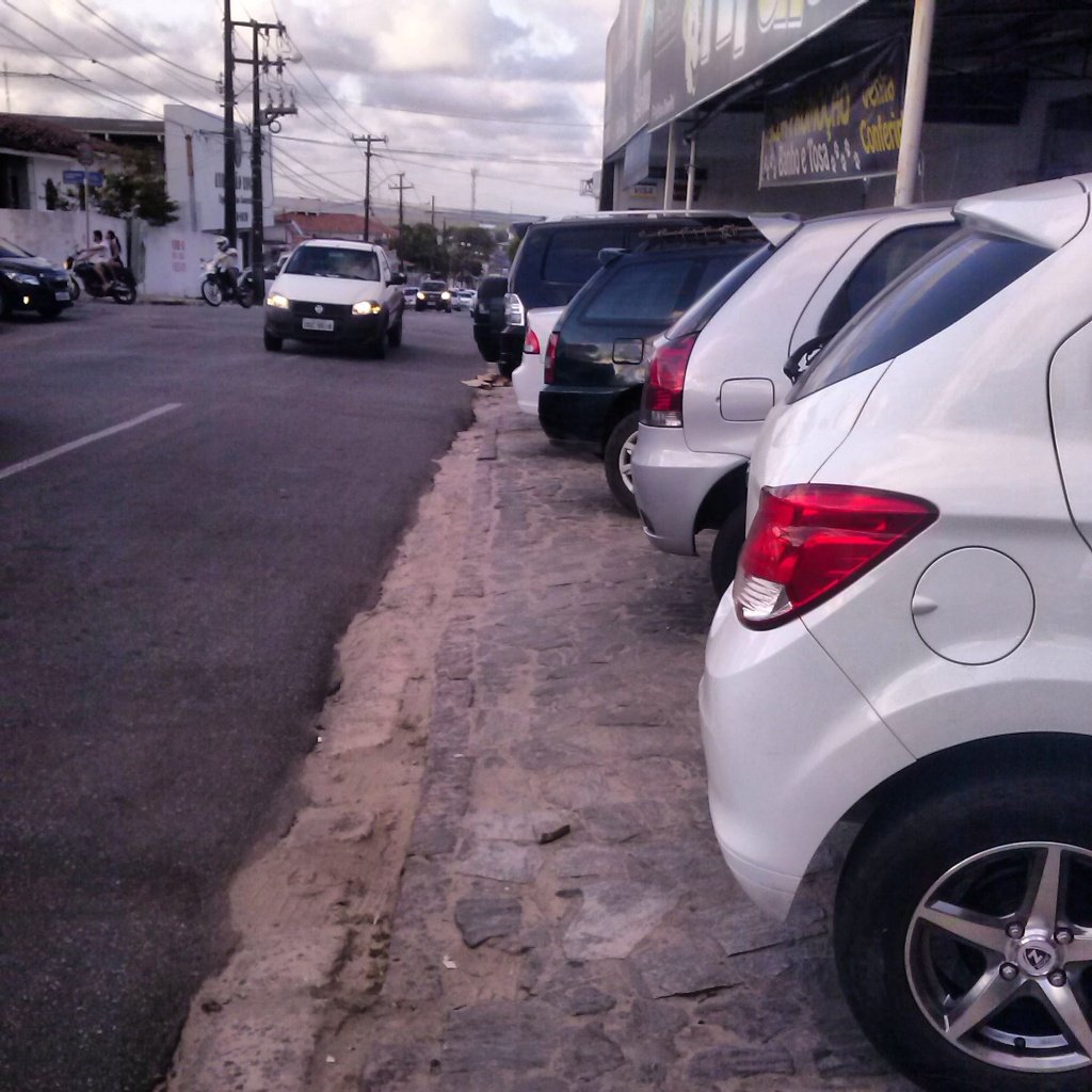 killdare2's tweet image. Esse mau uso da calçada vai seifa vidas nesses dias @semobjp tome uma providencia ou vai espera de #UmPedrestre ...