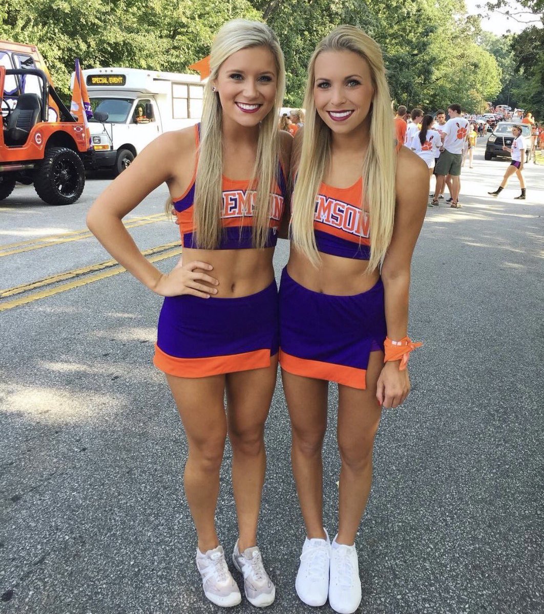 Clemson University cheerleaders tho.pic.twitter.com/CvvMzutIKf.